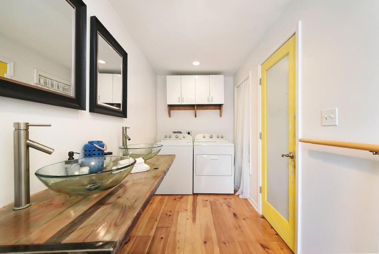 Casa de férias Boat House - Beautiful Custom Space, Two King Beds *