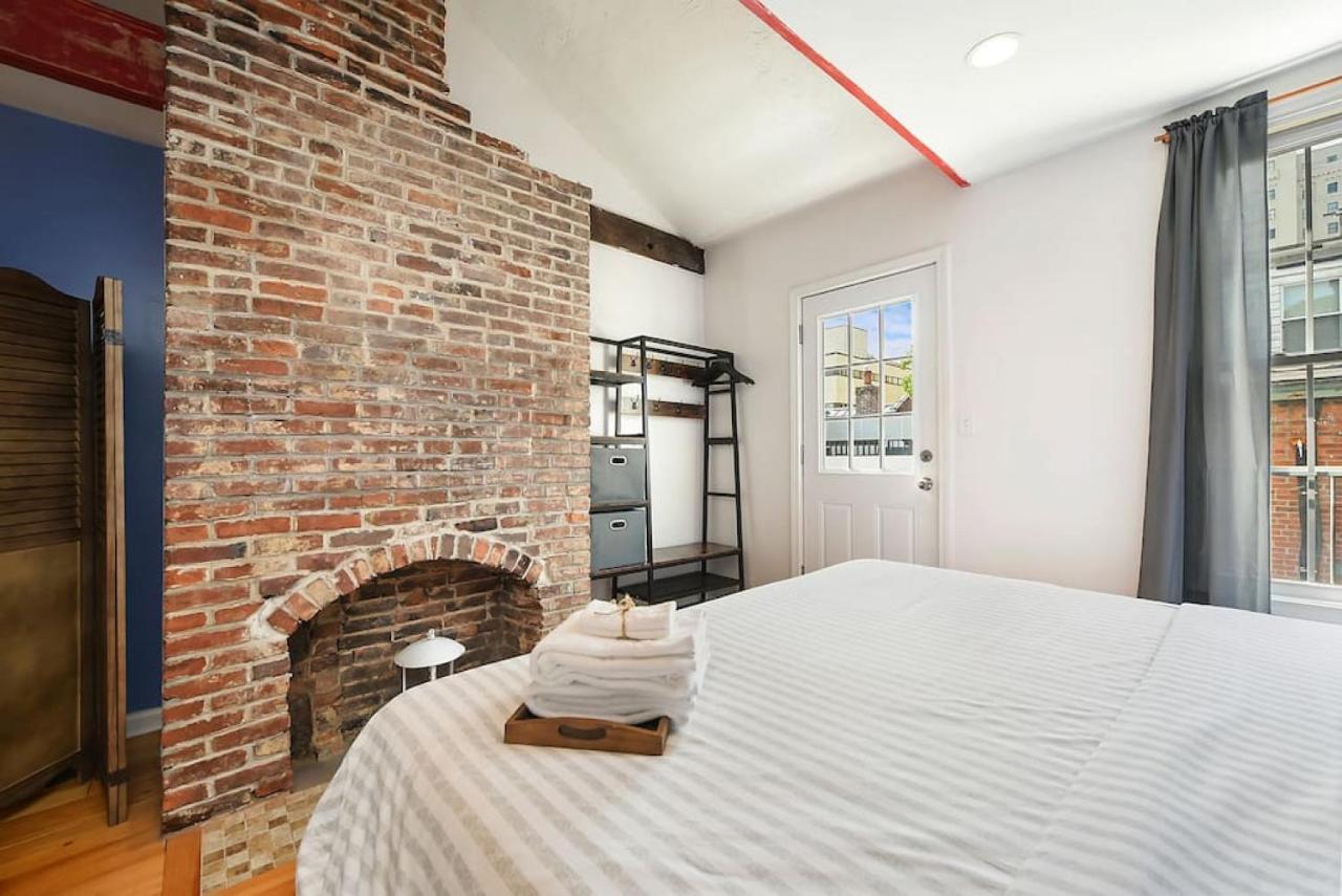 Boat House - Beautiful Custom Space, Two King Beds *