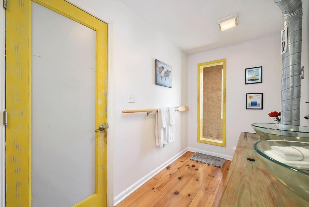 Boat House - Beautiful Custom Space, Two King Beds Casa de férias Pittsburgh