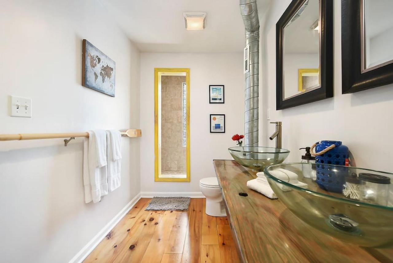Boat House - Beautiful Custom Space, Two King Beds Holiday home *
