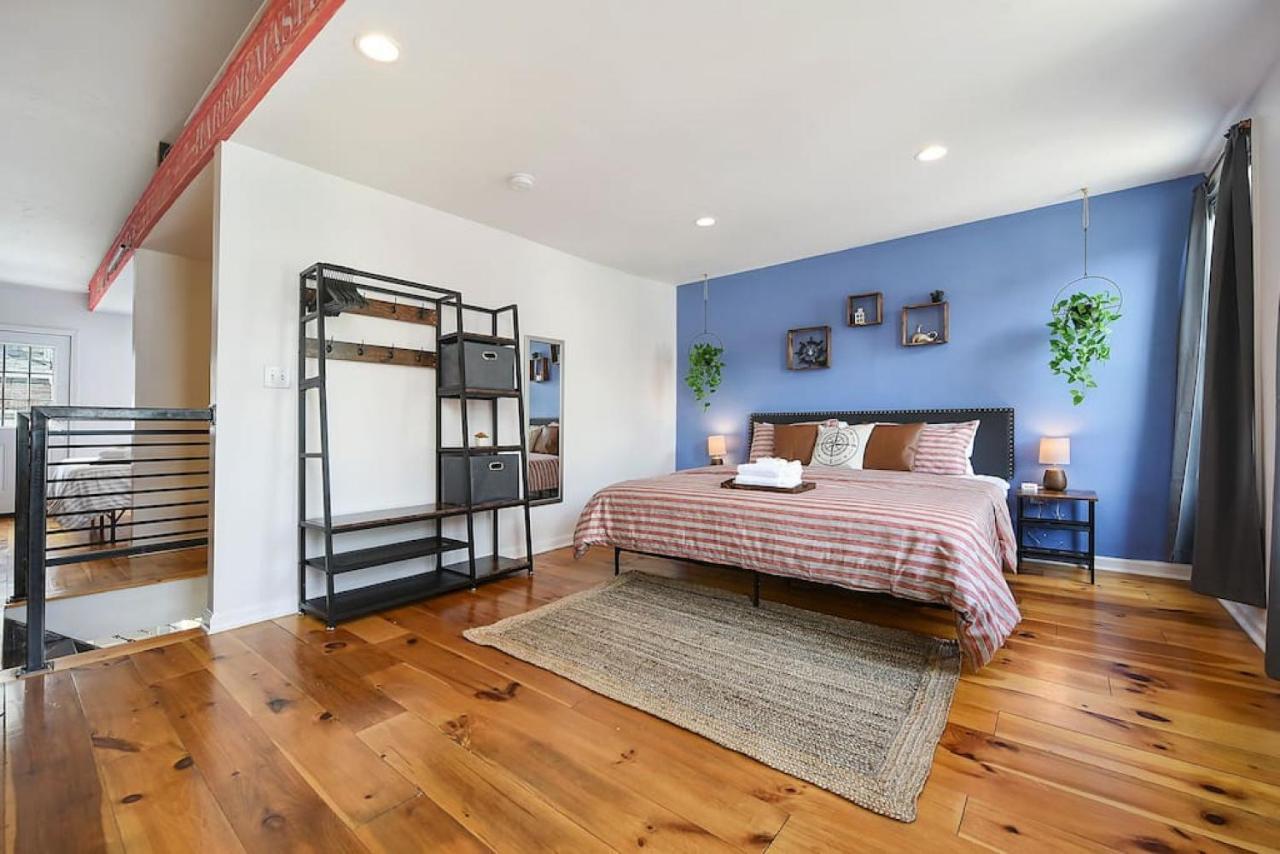 Boat House - Beautiful Custom Space, Two King Beds Holiday home Pittsburgh