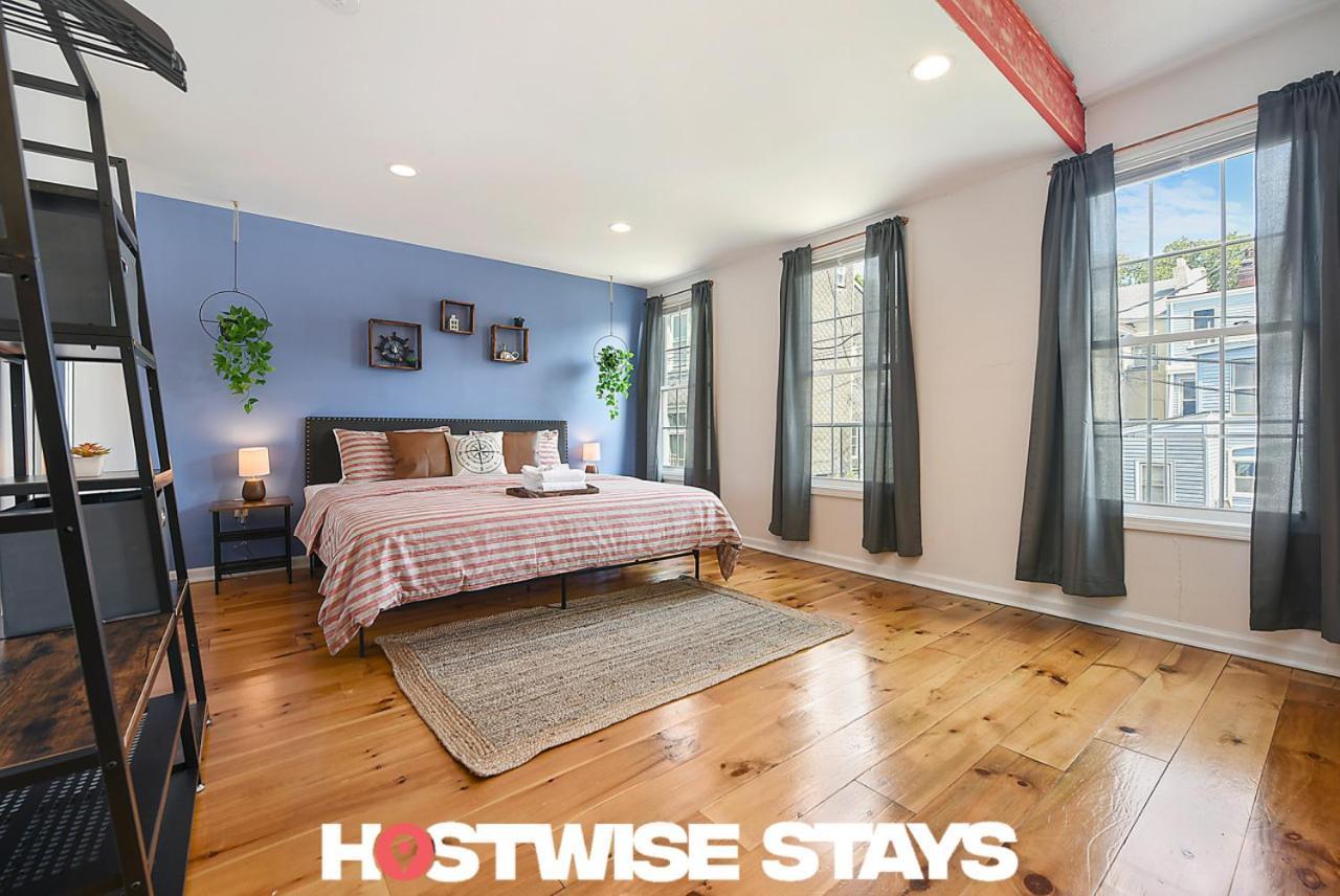Boat House - Beautiful Custom Space, Two King Beds Holiday home Pittsburgh